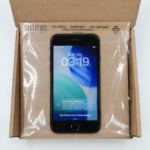 Apple iPhone SE (2022) 128 GB – Schwarz – Neuwertig